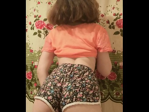 ❤️ 性感的年轻宝贝在镜头前脱下她的短裤 ❤️ Porn video﹏﹏