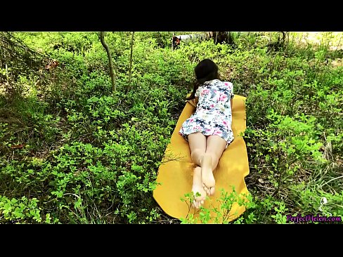 ❤️ 陌生人在Tinder上自慰我的阴部,并在树林里热情地做爱 ❤️ Porn video﹏﹏